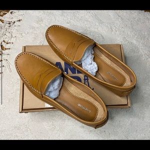 Lands’ End Camel Leather Loafers Size 11 New in Box